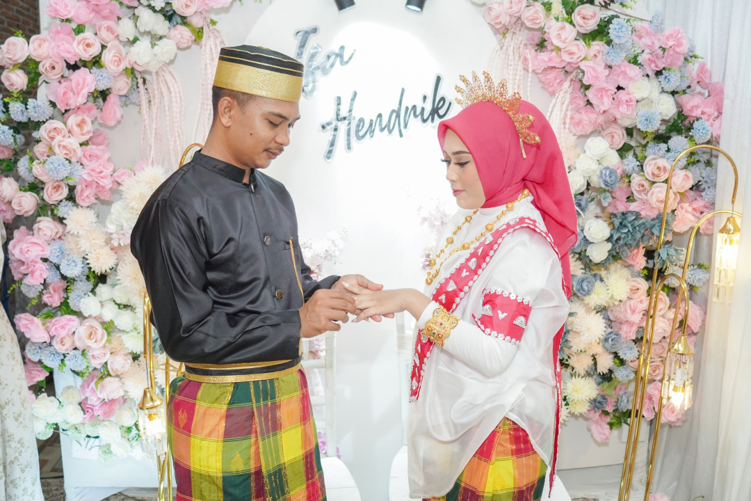 https://ifahendrik23.webnikah.com/dirmember/00000028/Ifahendrik23/photo-278756-329063-l-202510120107.jpg